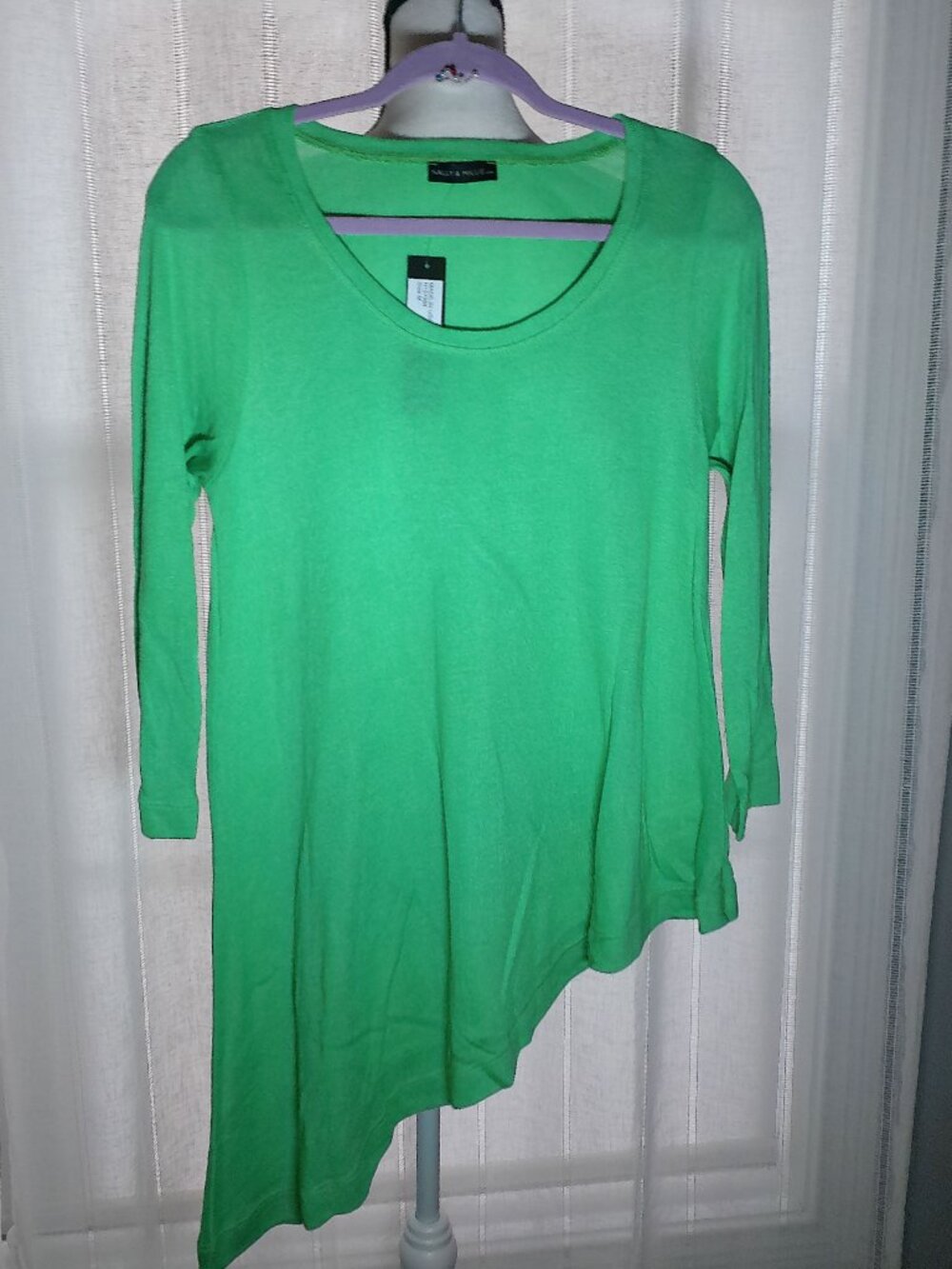 NALLY & MILLIE NWT Elbow Sleeves Scoop Neck Green Asymetrical Hem Sweater M